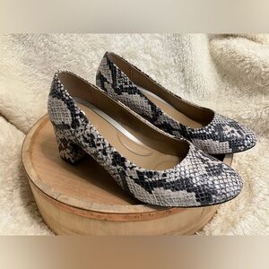EUC Aerosoles Eye Candy Snake Print Pumps Comfy Block Heels 10W
